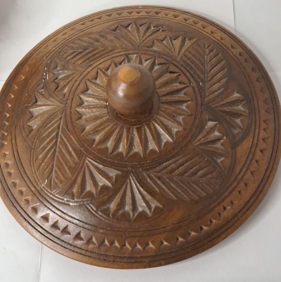 Wooden rounded small box with lid / Vintage Carved wood jewellery box. - Picture 3 of 6